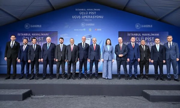 Bakan Uraloğlu açıkladı! Üçlü pist operasyonu rekor getirdi
